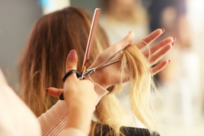 Thumbnail for Woman cuts hair after 30 years for charity